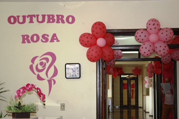 Secretaria Municipal da Saúde faz decoração especial para o Outubro Rosa